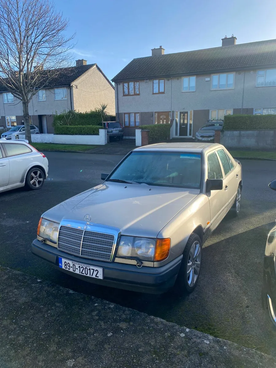 1989 Mercedes 260e w124 - Image 3