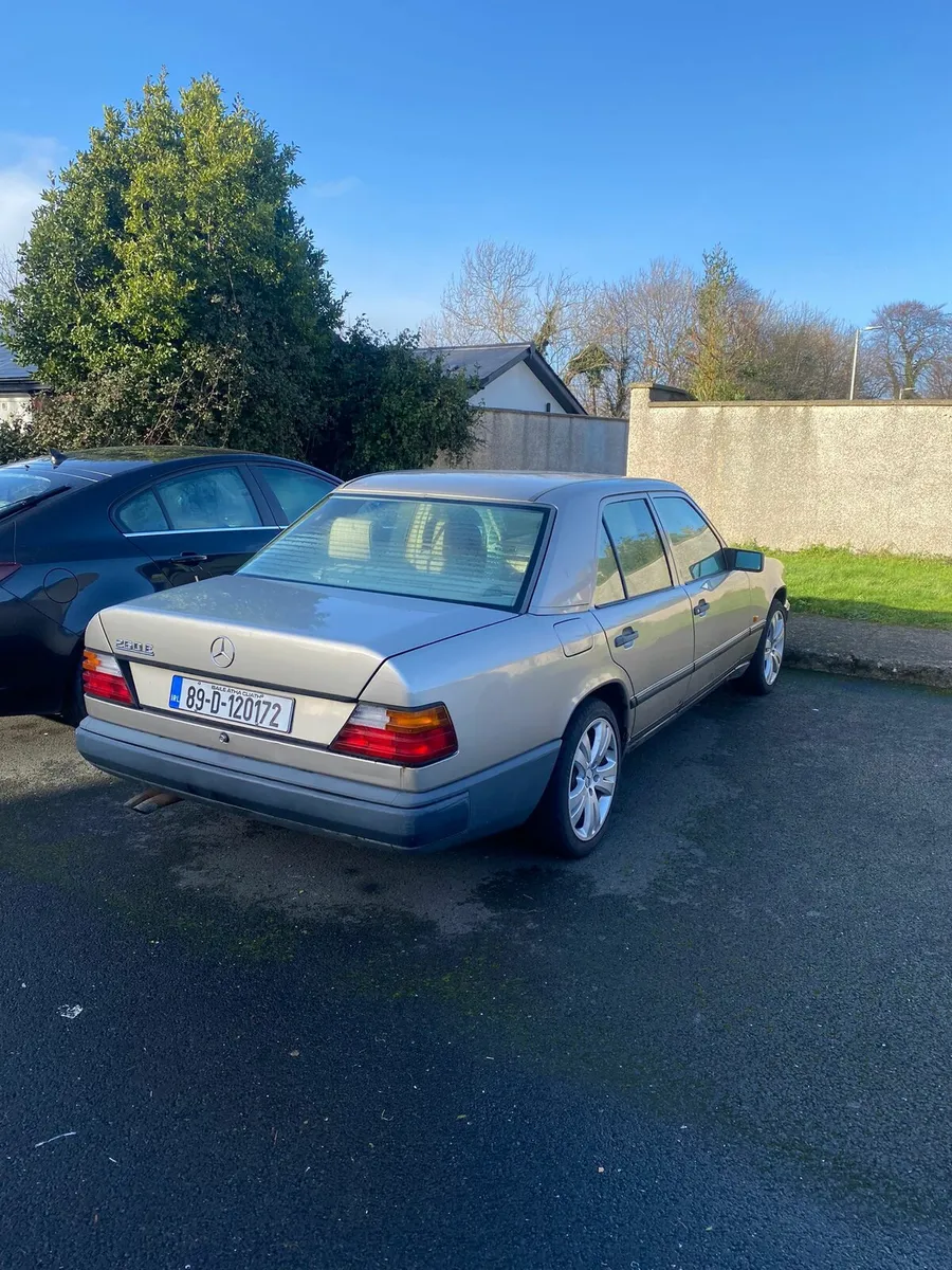 1989 Mercedes 260e w124 - Image 4