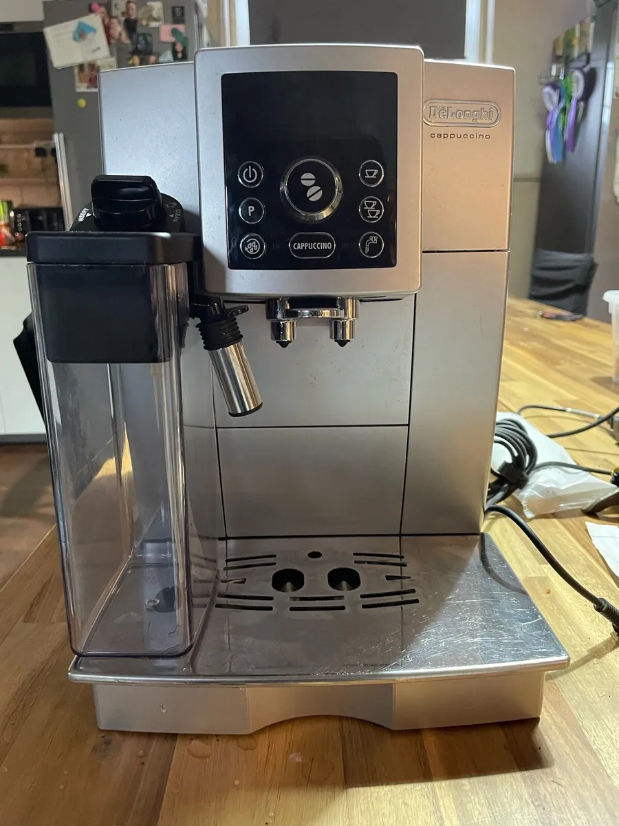 Delonghi Bean to Cup & Cappuccino Machine - Image 1