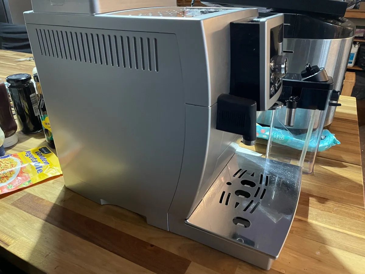Delonghi Bean to Cup & Cappuccino Machine - Image 3