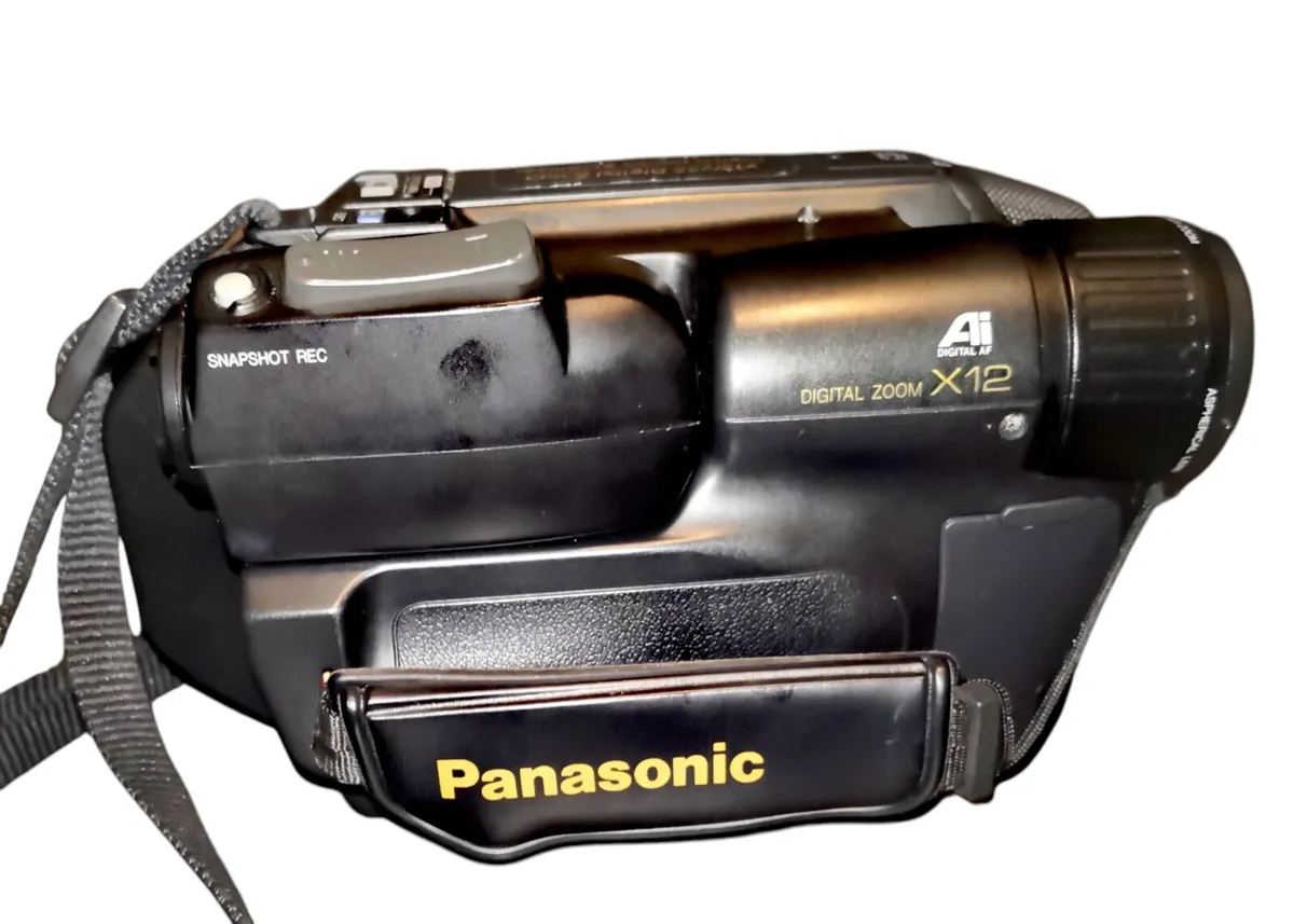 VHS - C Panasonic palmcorder NVS6B - Image 1