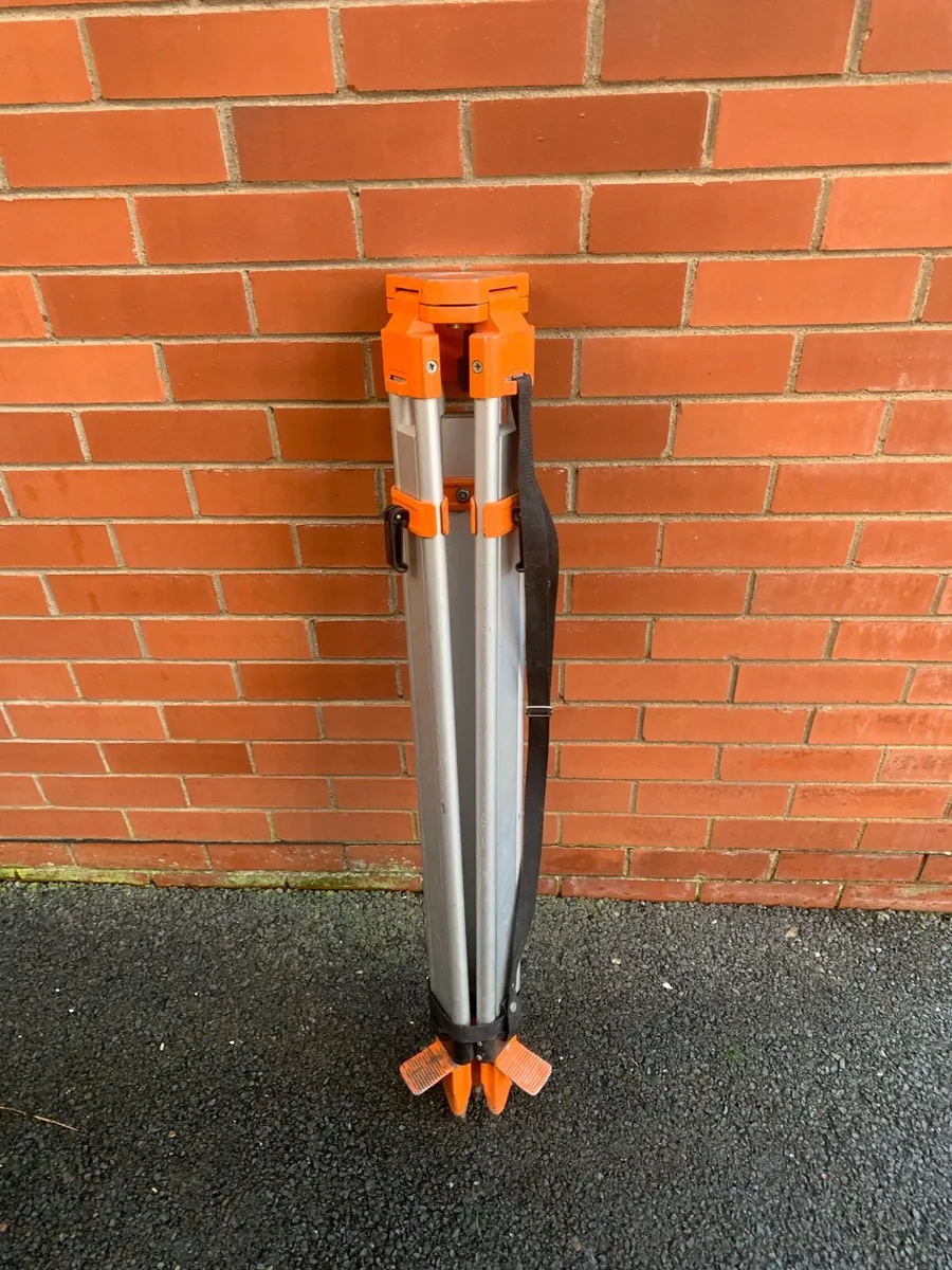 Lightweight Aluminium Tripod - Image 1