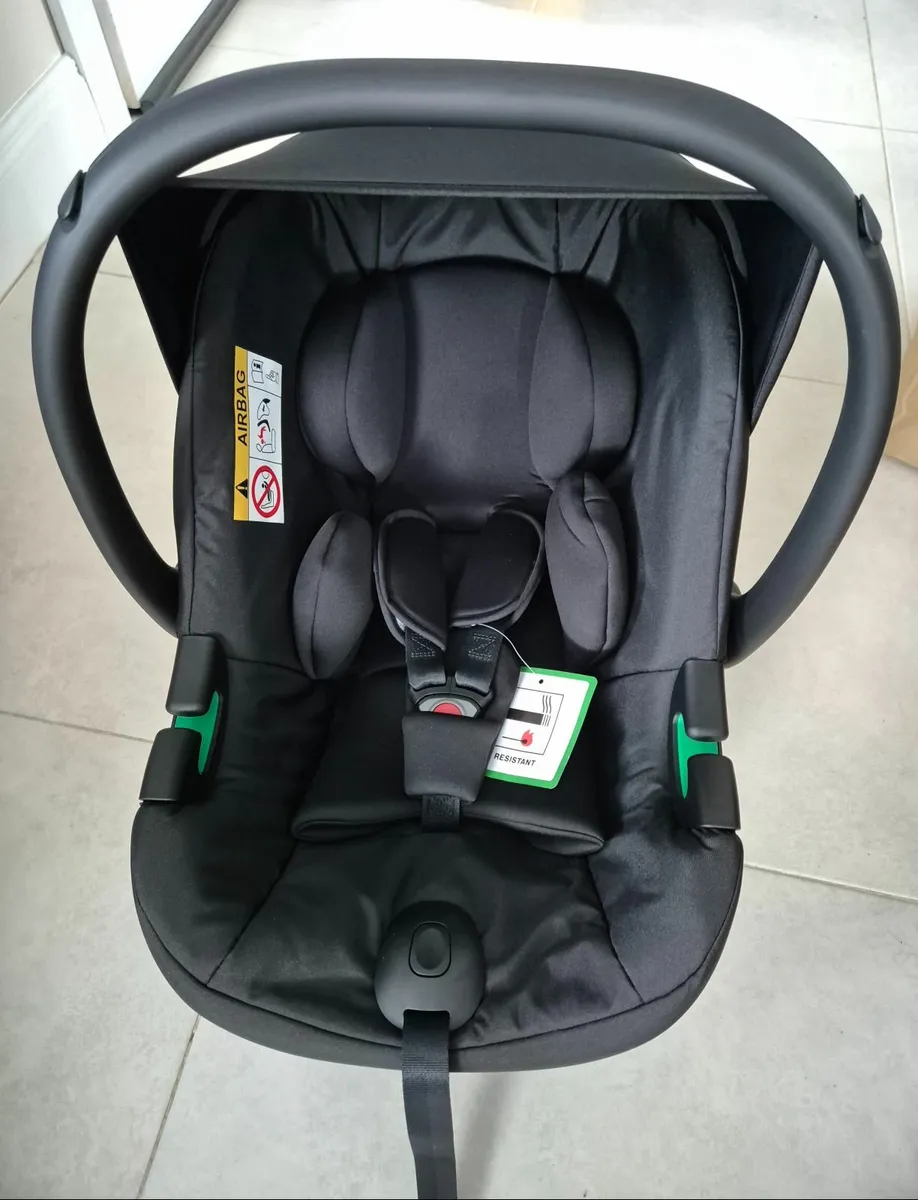 Enfasafe i-size baby car seat BRAND NEW - Image 3