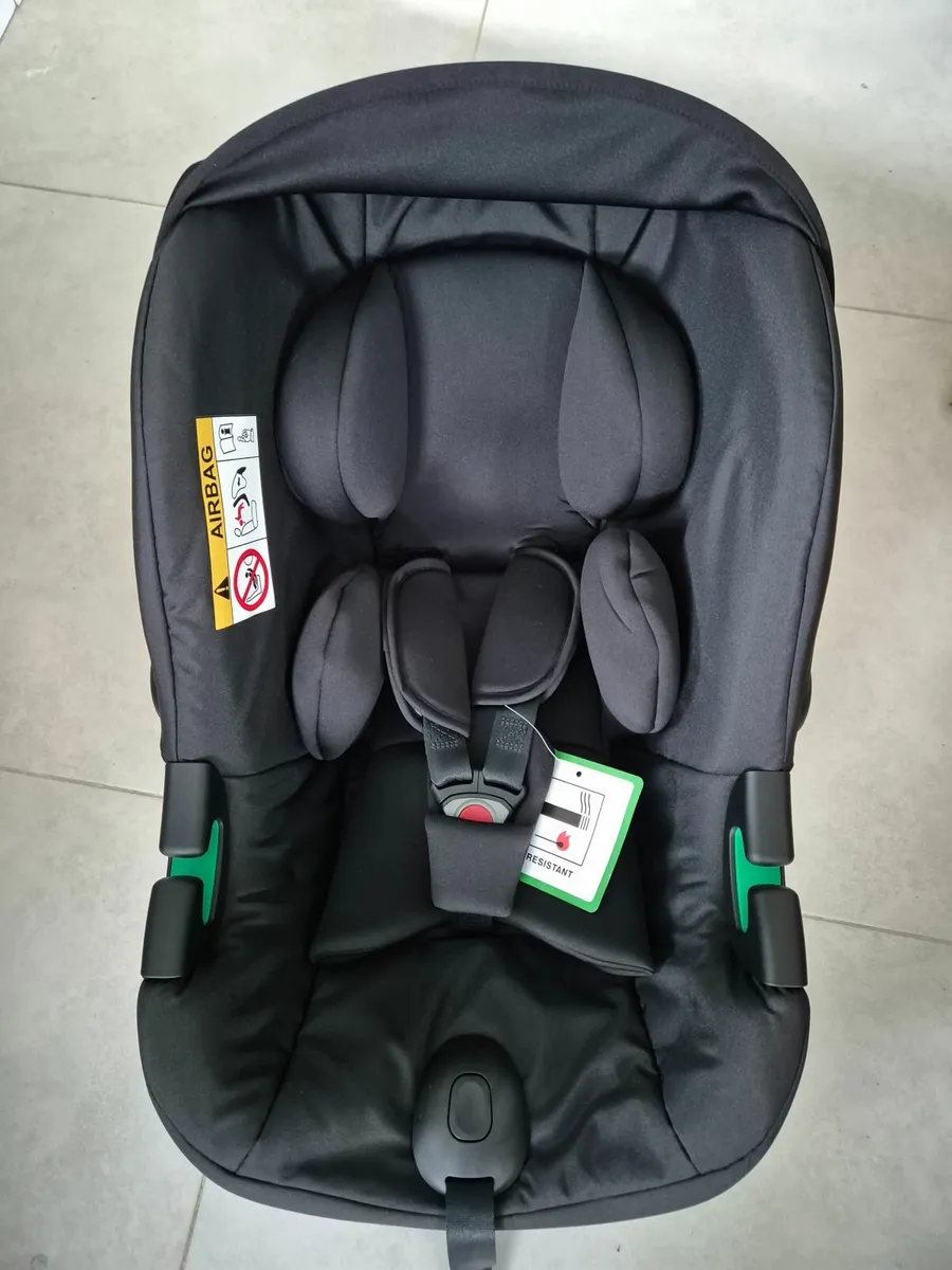 Enfasafe i-size baby car seat BRAND NEW - Image 4