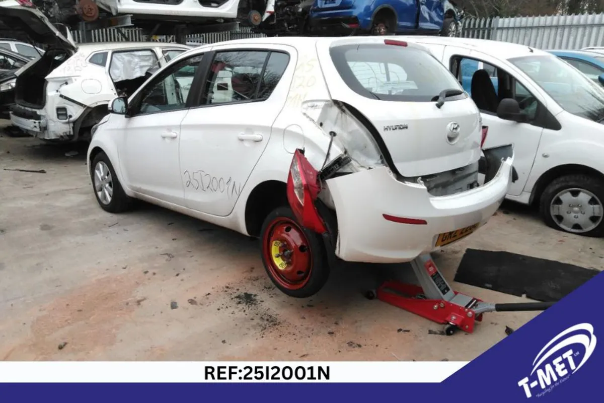 2013 HYUNDAI I20 BREAKING FOR PARTS - Image 3