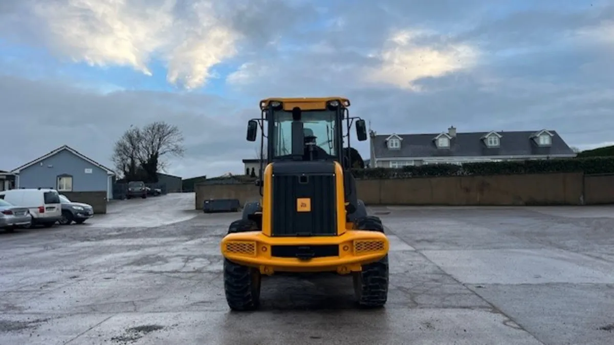 2013 JCB 411 - Image 2