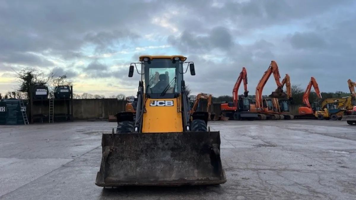 2013 JCB 411 - Image 4