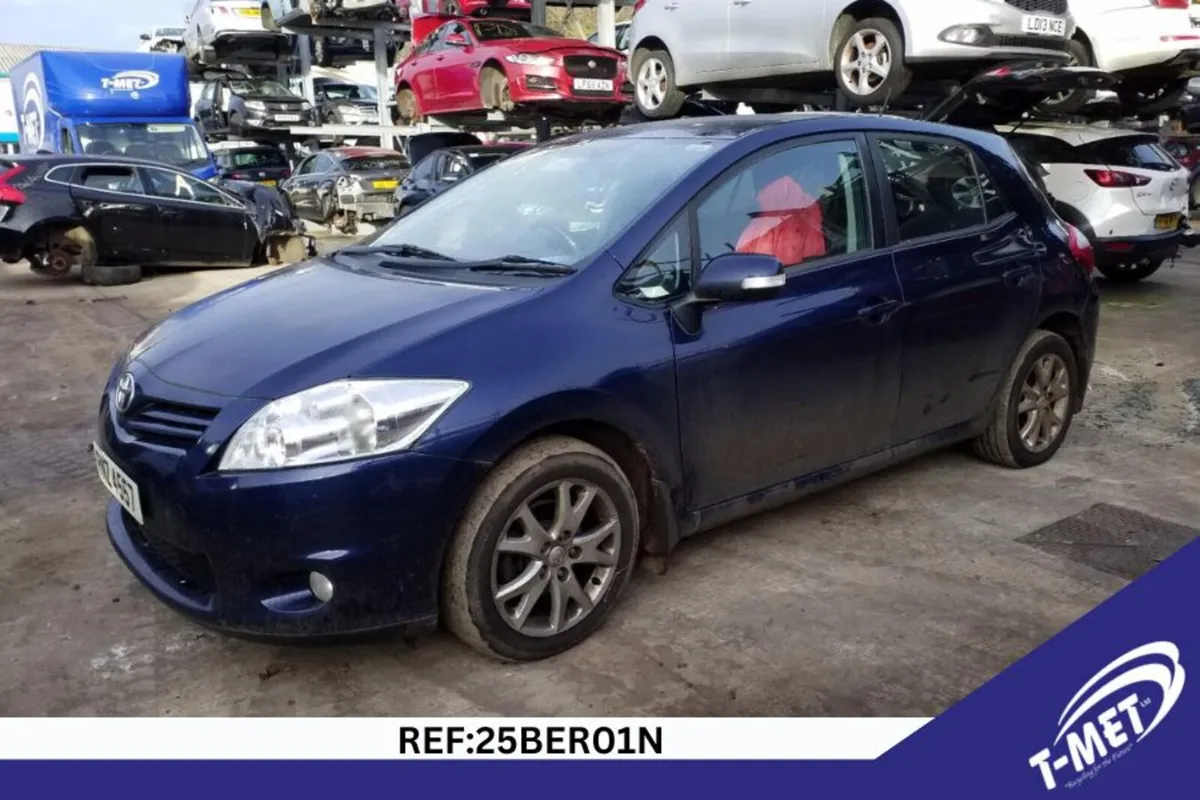 2012 TOYOTA AURIS BREAKING FOR PARTS - Image 1