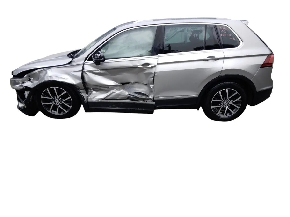 2017 VOLKSWAGEN TIGUAN For Breaking/Dismantling - Image 2
