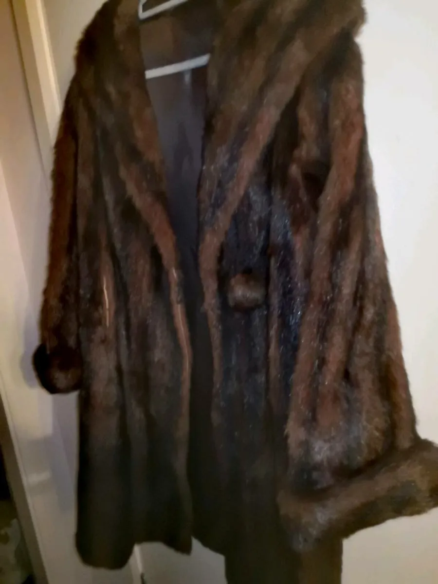 Elegant genuine Auburn Muskrat long coat - Image 2
