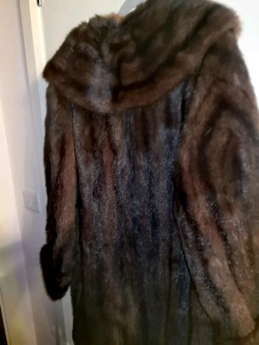 Elegant genuine Auburn Muskrat long coat - Image 3