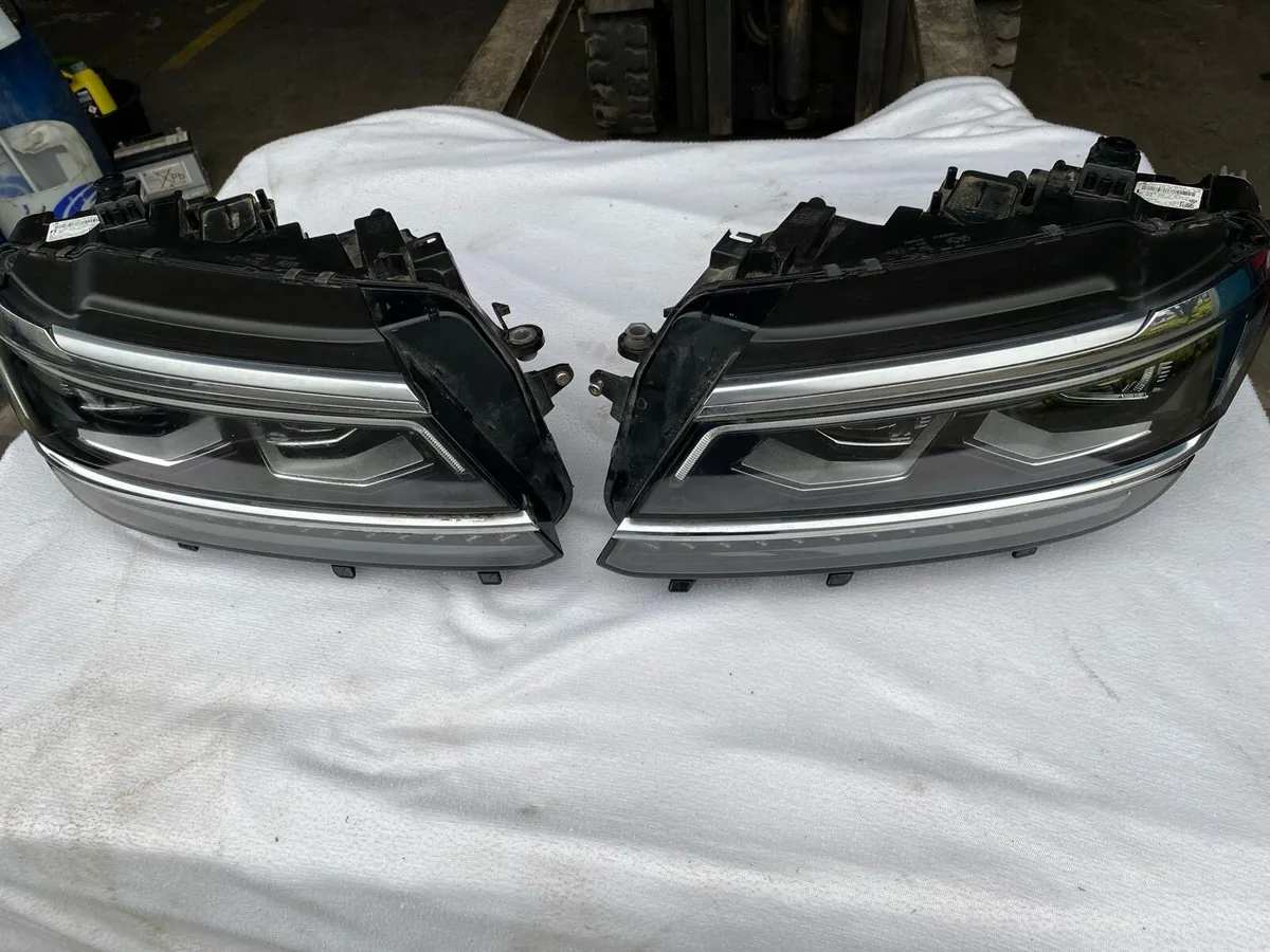 2020 VW Tiguan Headlamp XENON LED - Image 1