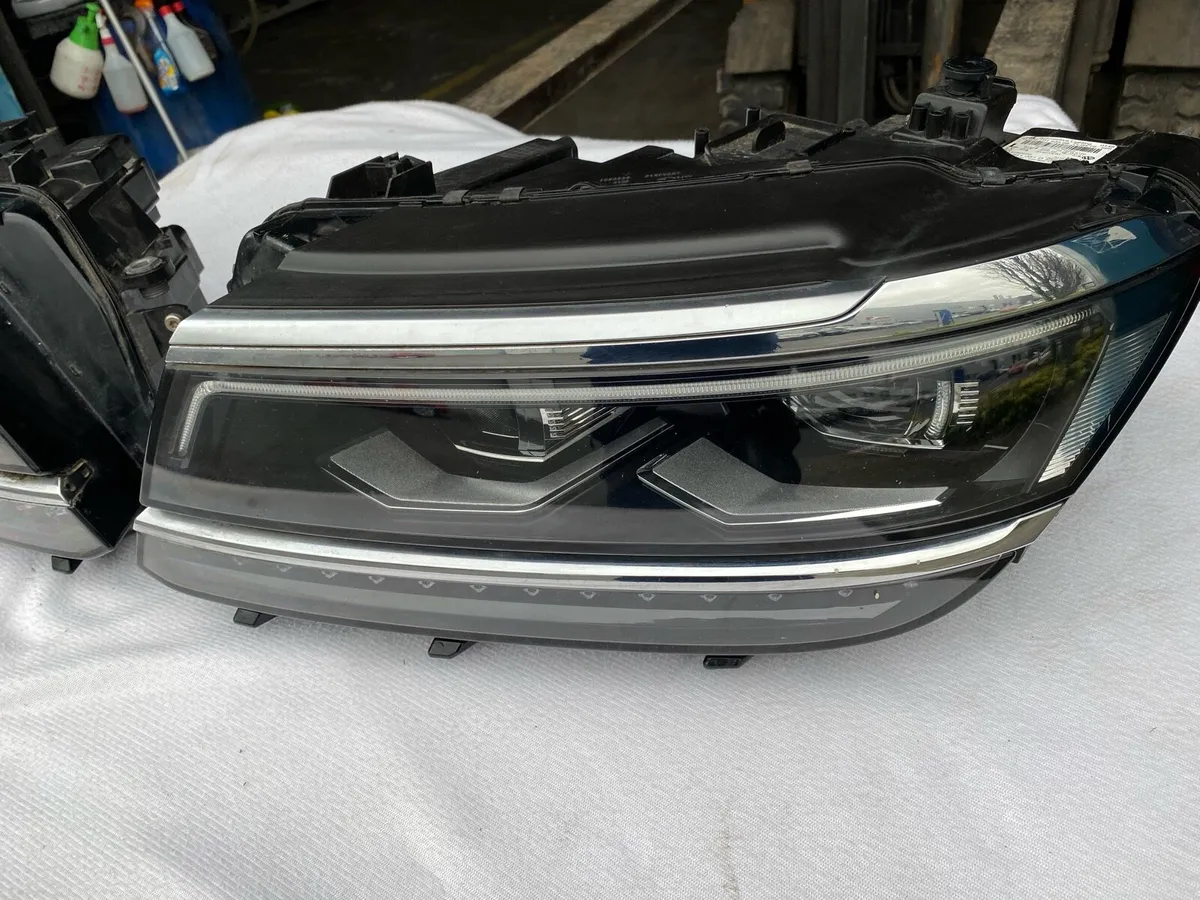 2020 VW Tiguan Headlamp XENON LED - Image 2