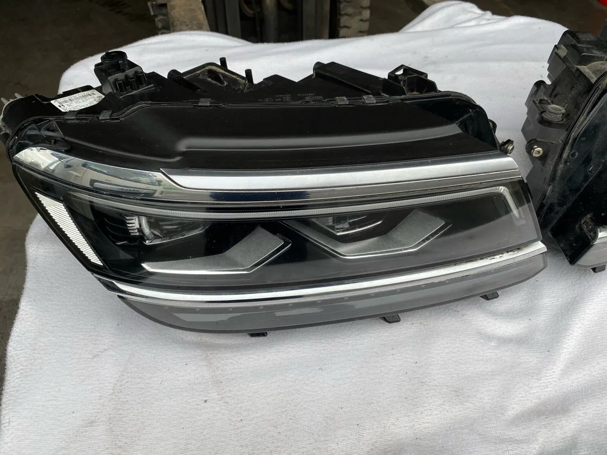 2020 VW Tiguan Headlamp XENON LED - Image 3