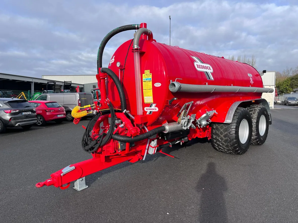 Redrock 3500 Gallon Tandem Axle Tank - Image 1