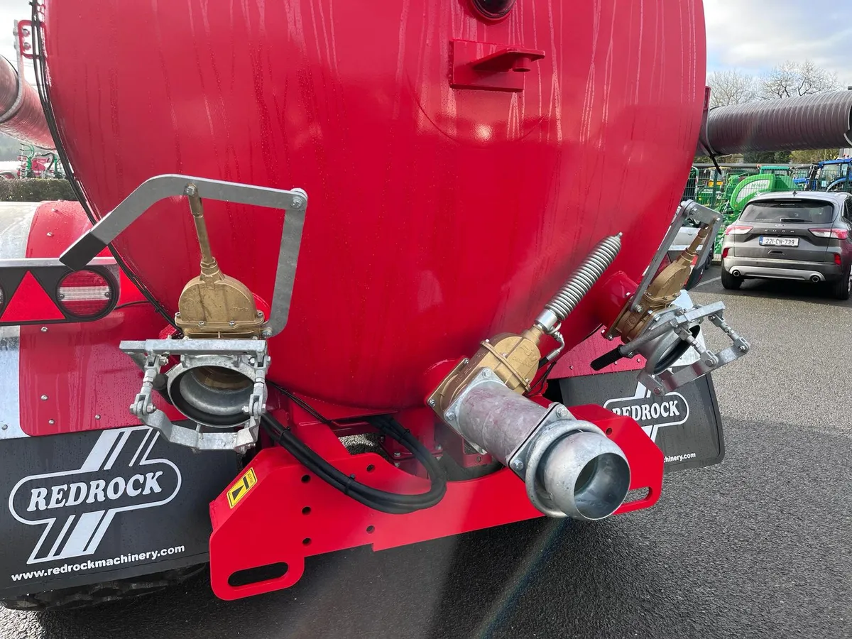 Redrock 3500 Gallon Tandem Axle Tank - Image 3