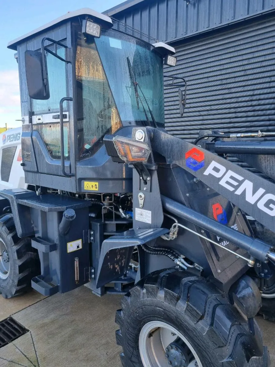 New loading shovel - Image 1