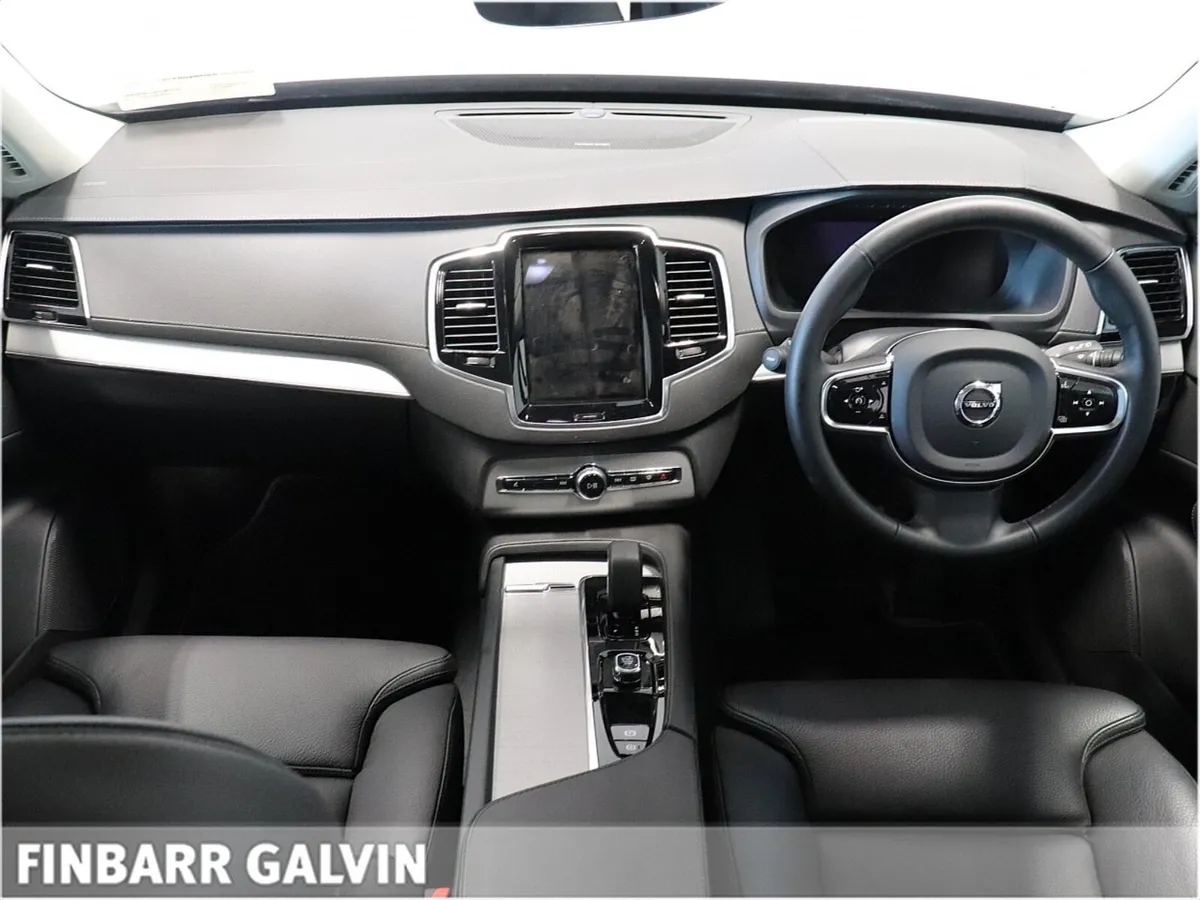 XC90 PLUS DARK T8 RECHARGE AWD AUTO - Image 4