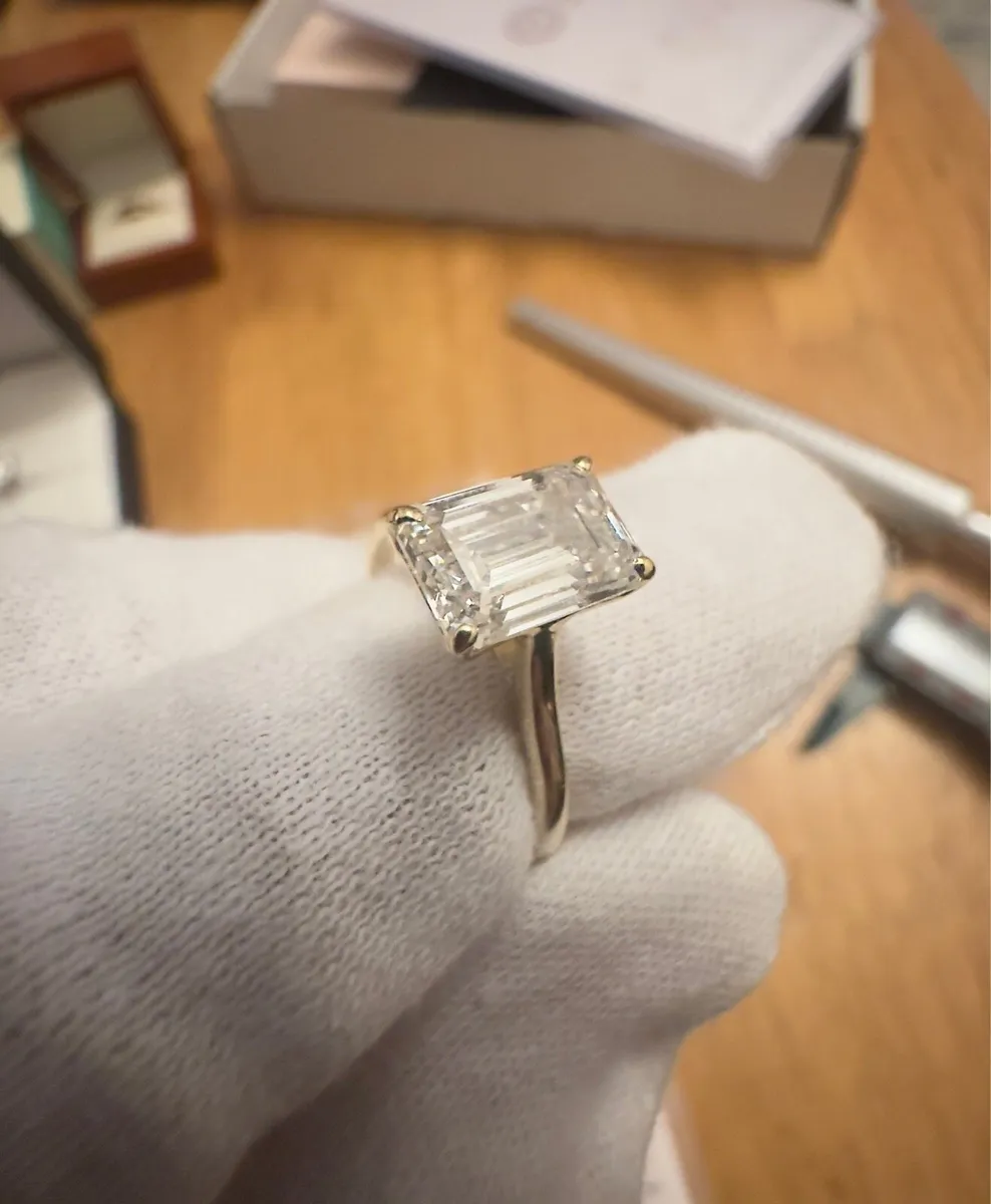 2.11 CARAT DIAMOND RING - Image 3