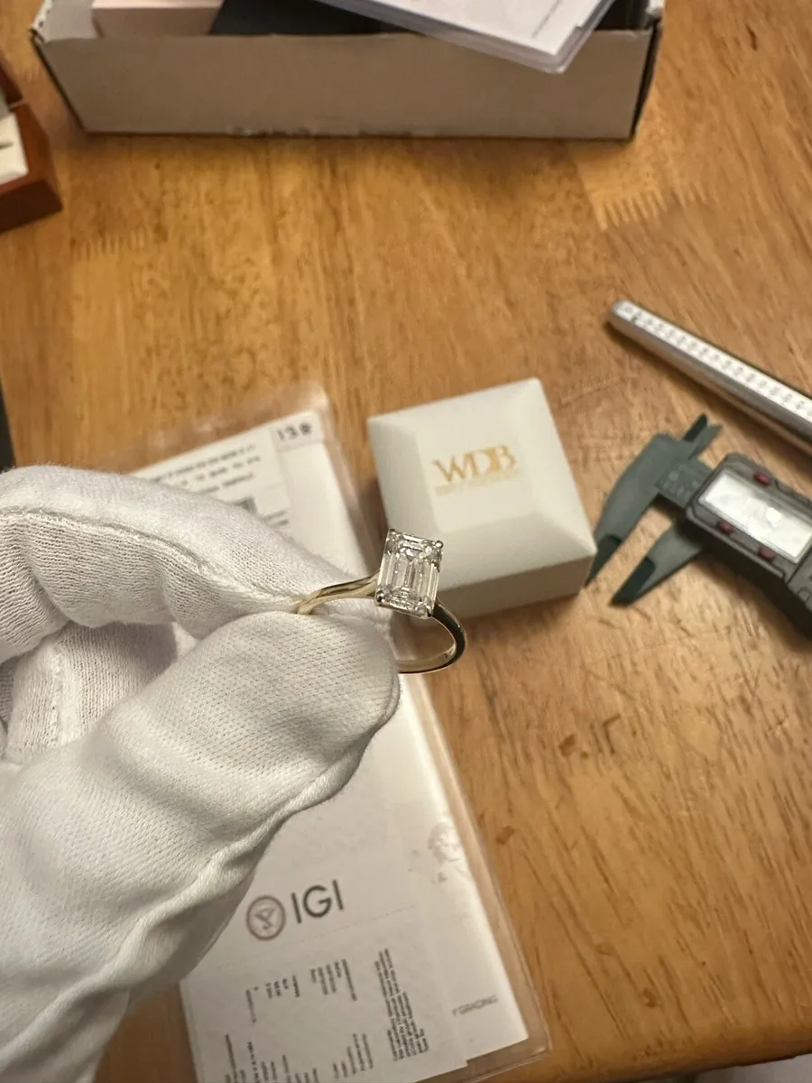 2.11 CARAT DIAMOND RING - Image 4
