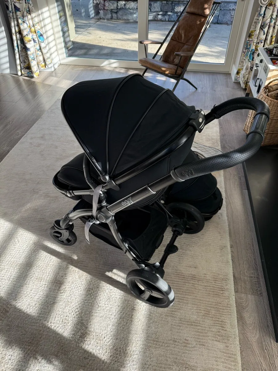 Egg Stroller and Carrycot - Image 3