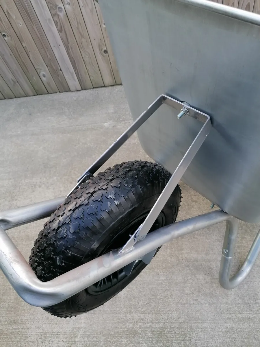 90L Steel Wheelbarrow - Image 4