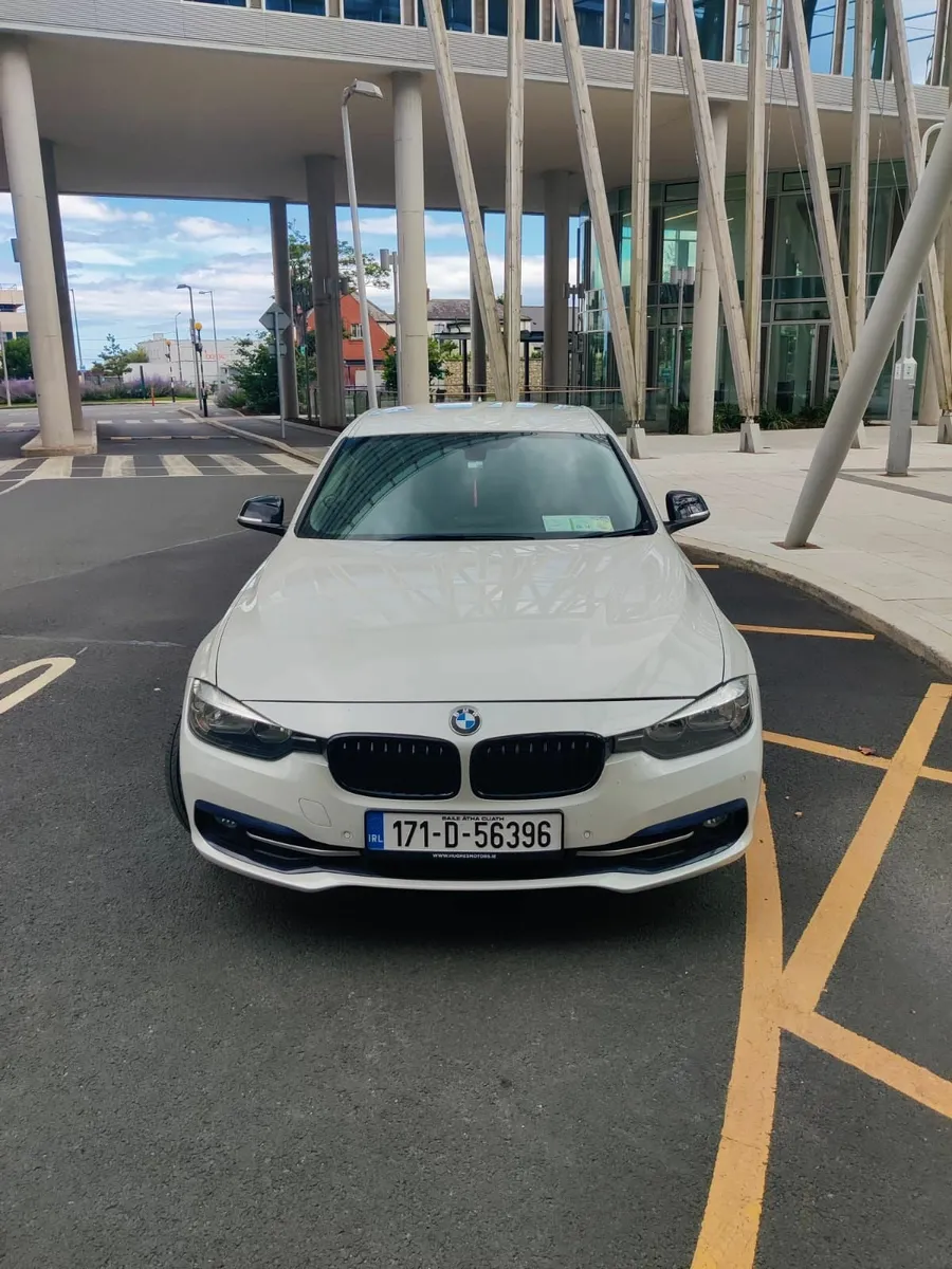 BMW 330e 2017 - Image 2