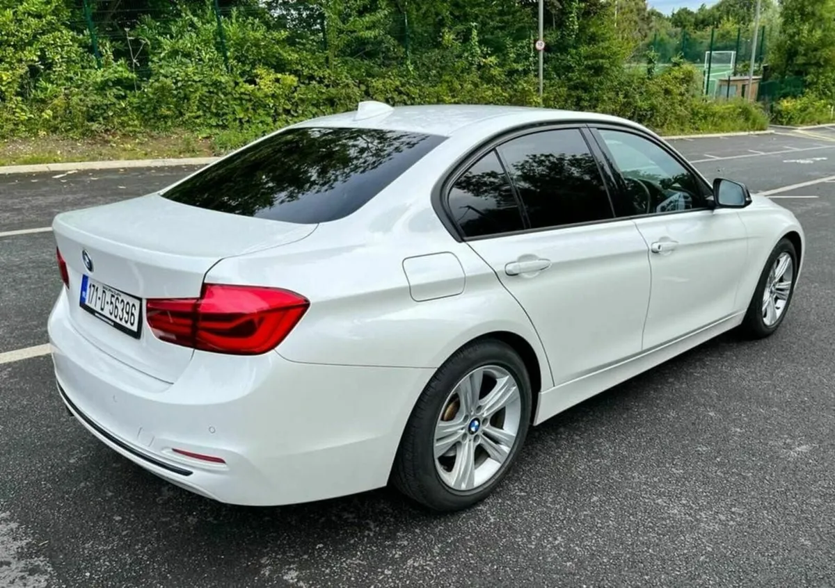 BMW 330e 2017 - Image 3