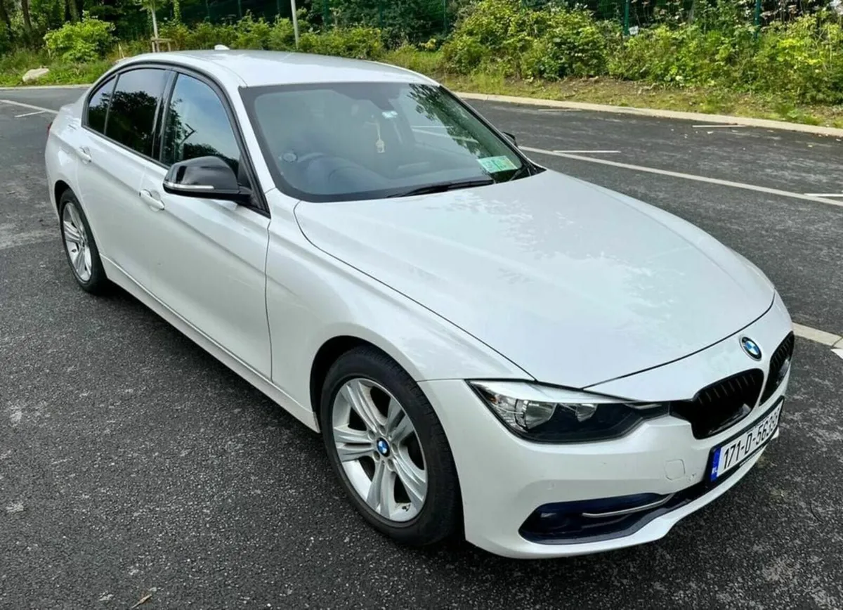 BMW 330e 2017 - Image 4