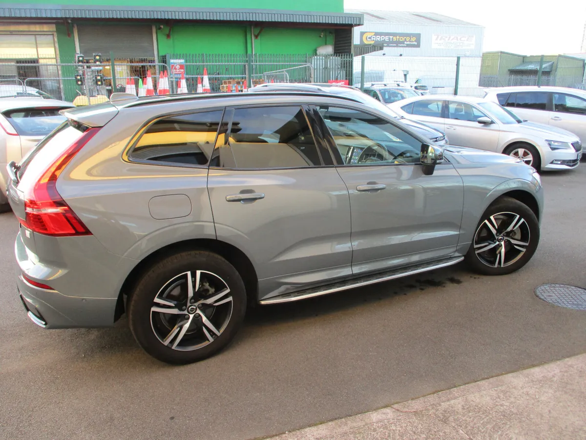 Volvo XC60 PLUG IN HYBRID DARK PLUS  AWD 2023 - Image 4