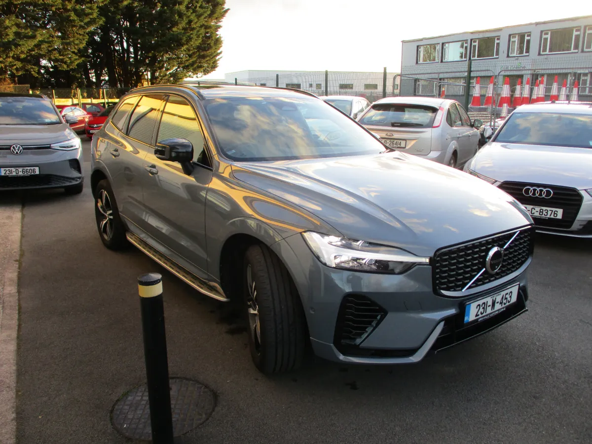 Volvo XC60 PLUG IN HYBRID DARK PLUS  AWD 2023 - Image 3