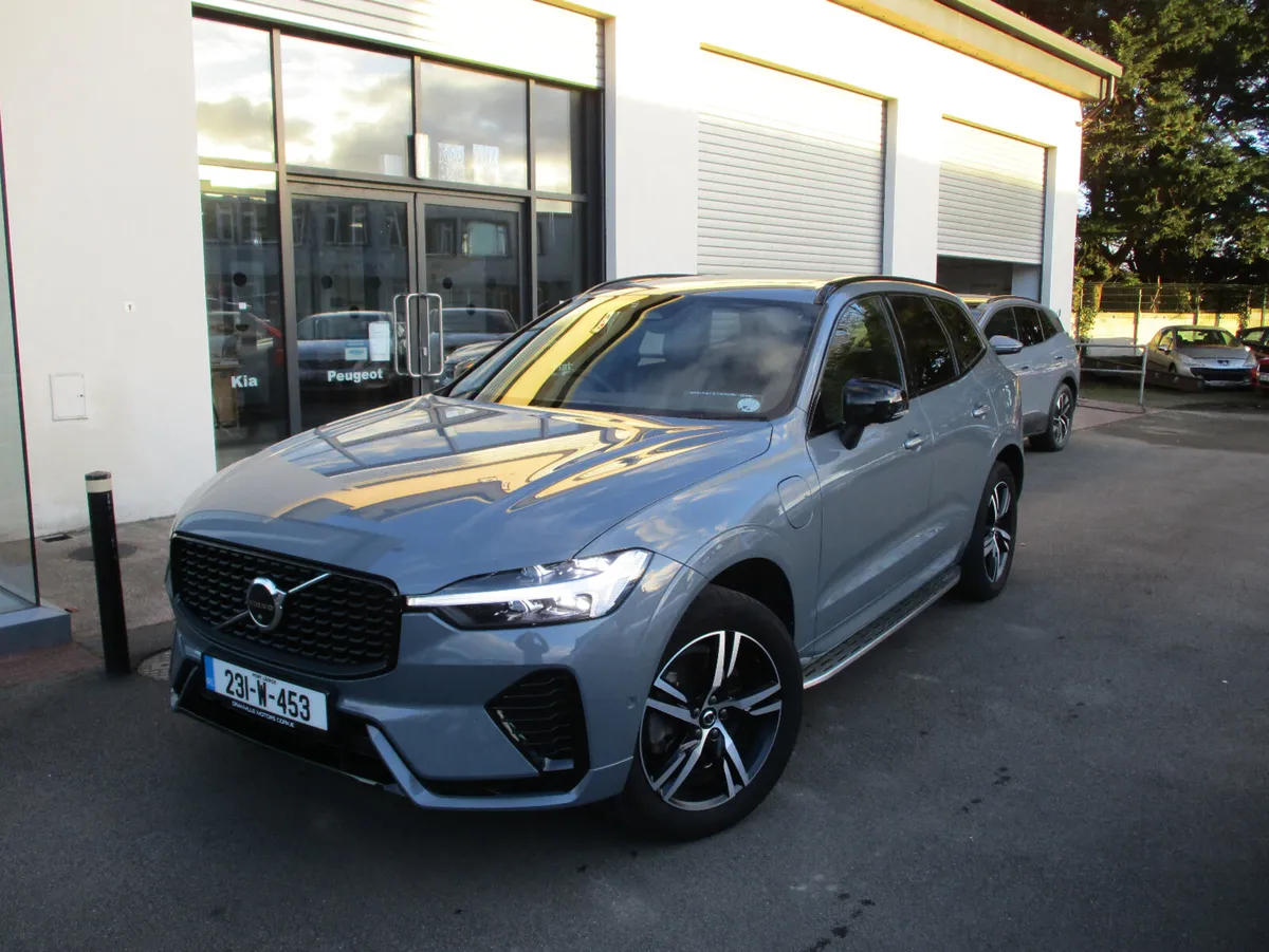 Volvo XC60 PLUG IN HYBRID DARK PLUS  AWD 2023 - Image 1