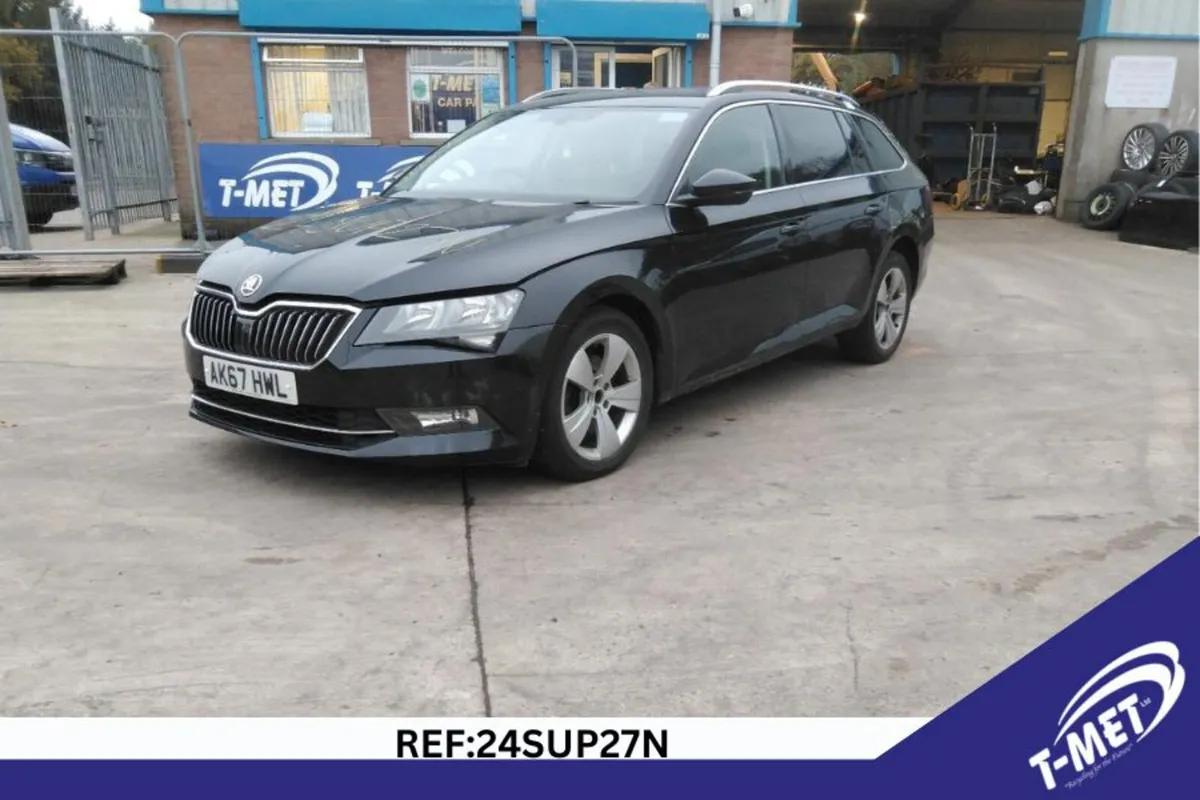 2017 SKODA SUPERB BREAKING FOR PARTS - Image 1