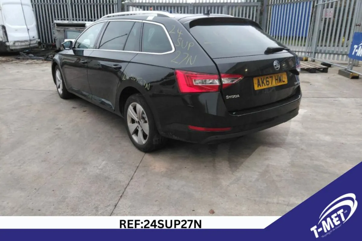 2017 SKODA SUPERB BREAKING FOR PARTS - Image 4