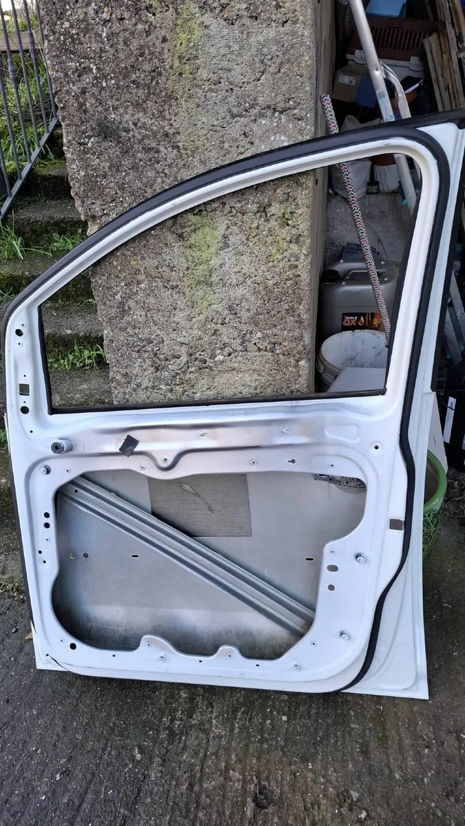 VW Caddy Drivers Door 2009 - Image 3