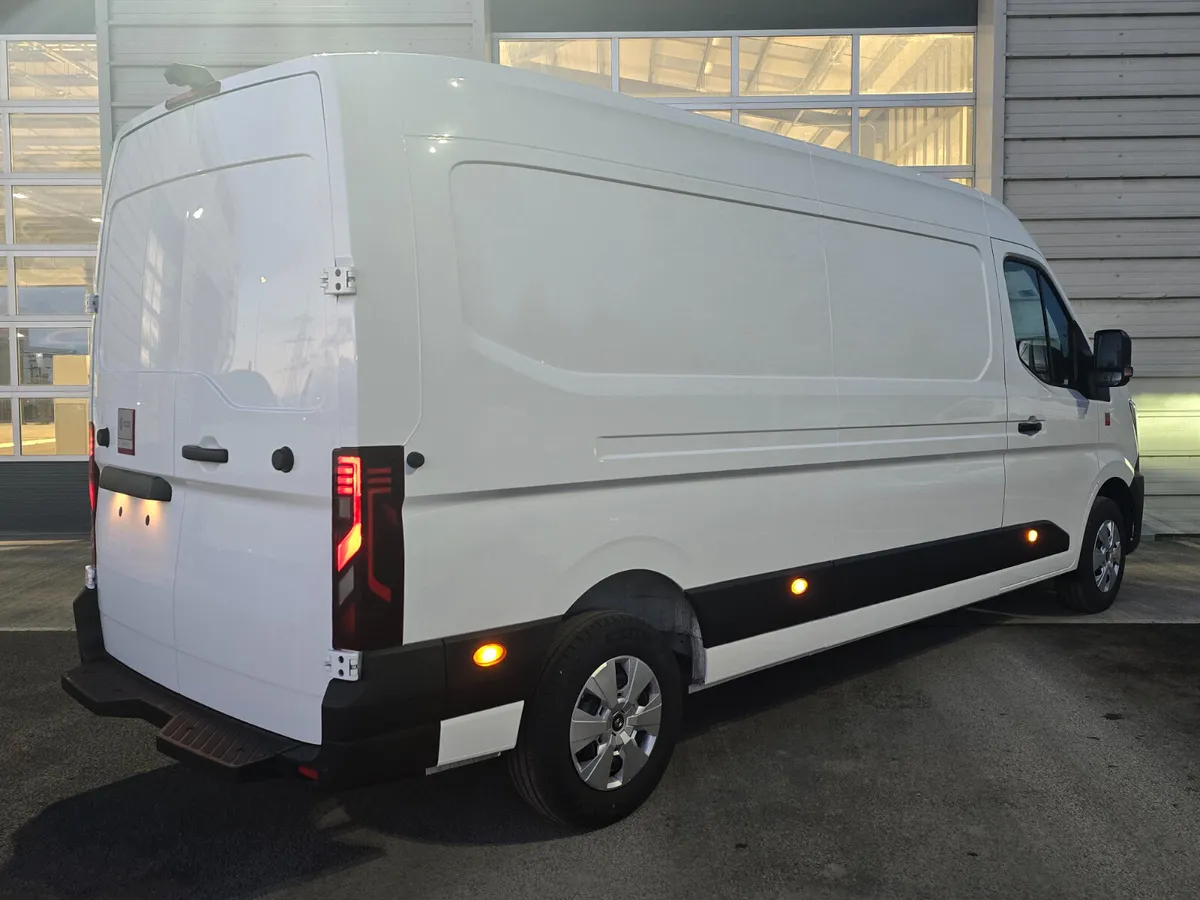 Renault Master Red Edition - Image 3