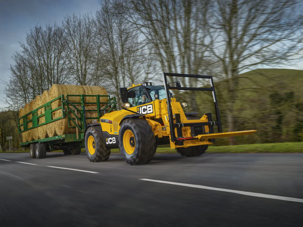 JCB 542-70 AGRI Telehandler 7.01m - 7.04m - Image 4