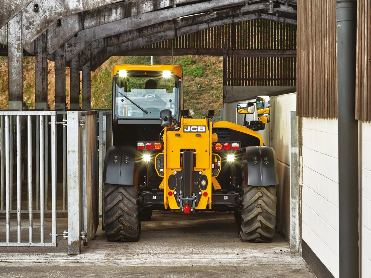 JCB 542-70 AGRI Telehandler 7.01m - 7.04m - Image 1