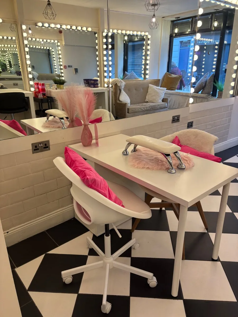 Nail section - Image 3