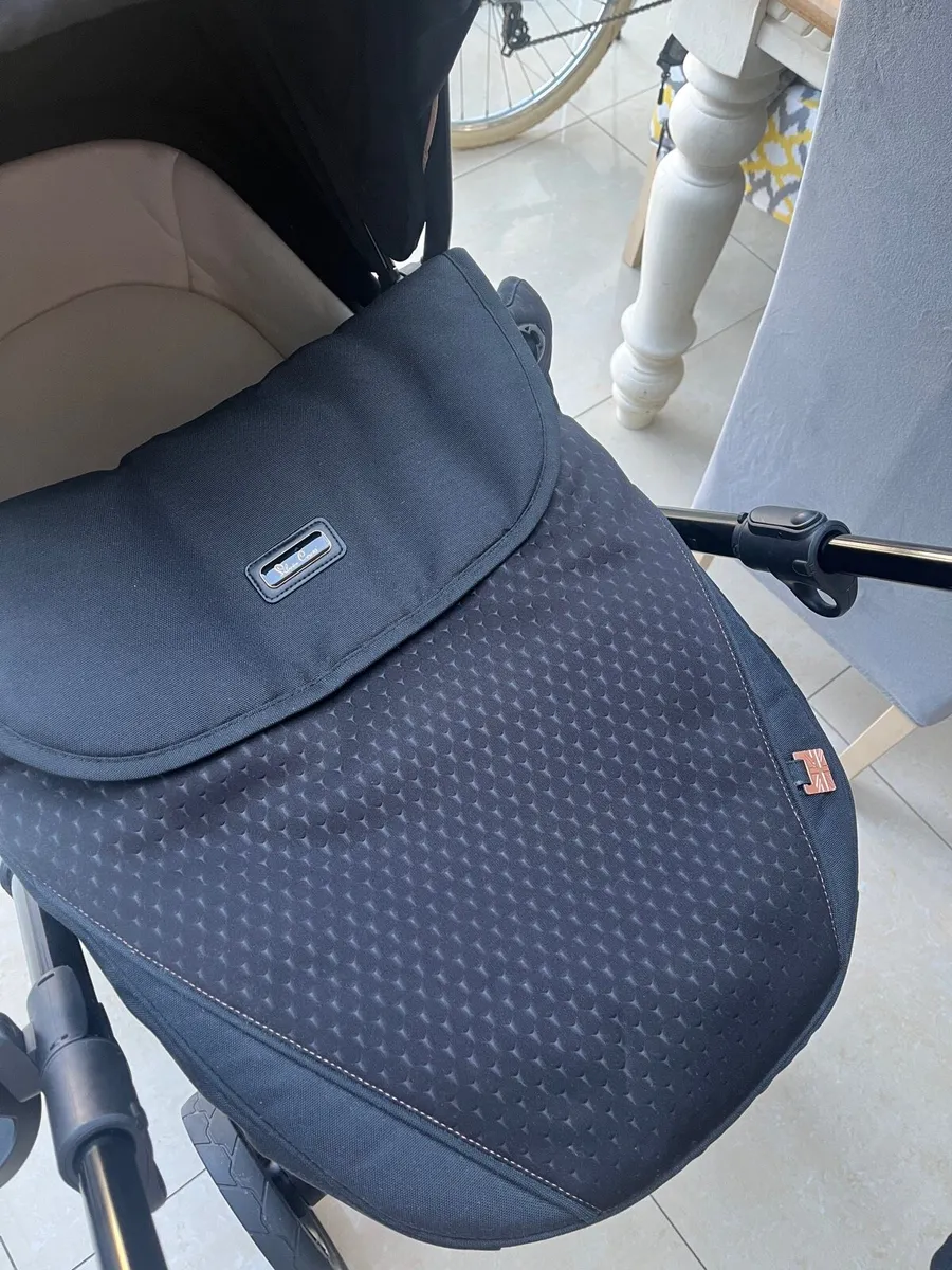 Silvercross pram - Image 4