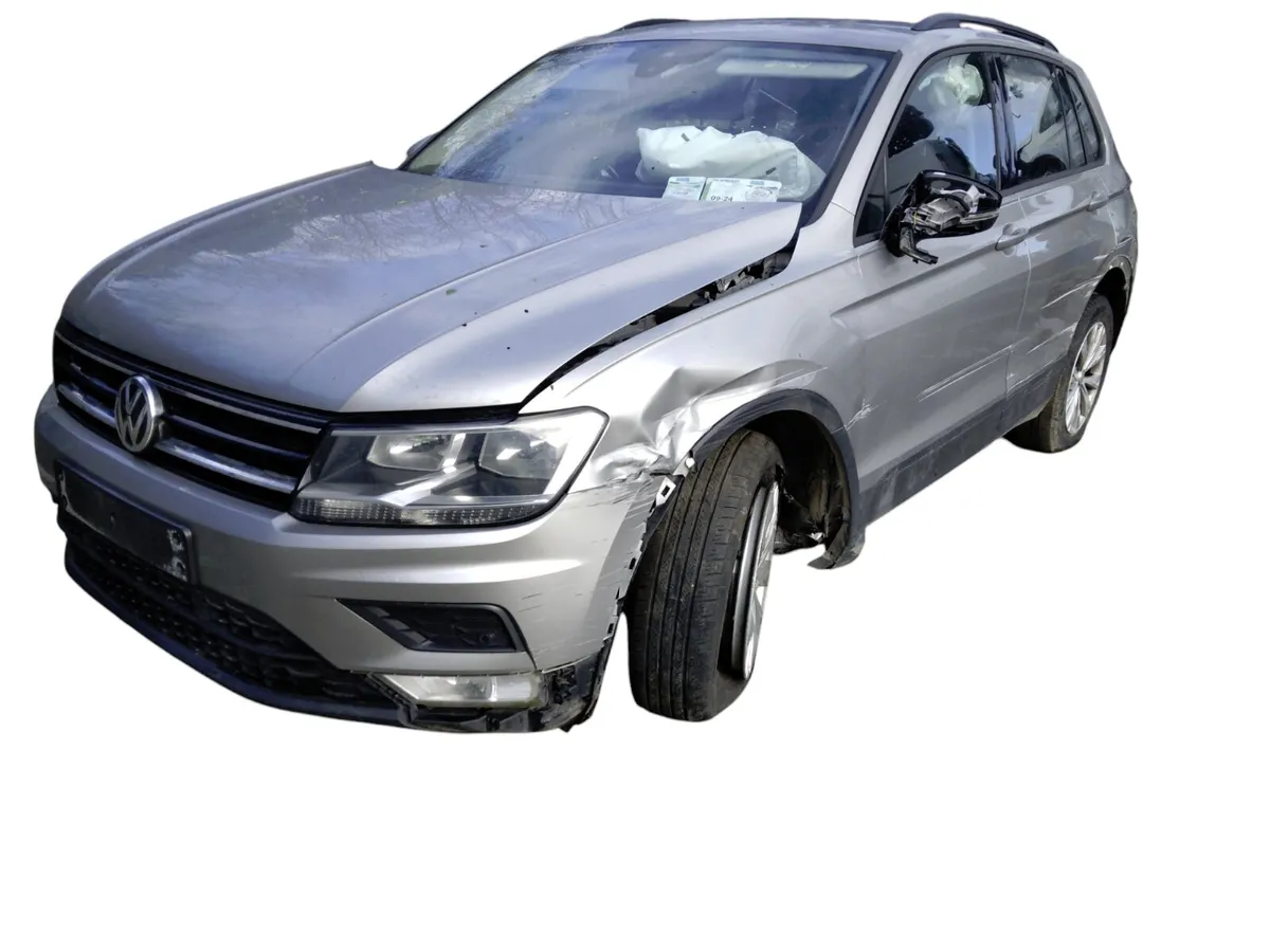 2017 VOLKSWAGEN TIGUAN For Breaking/Dismantling - Image 1