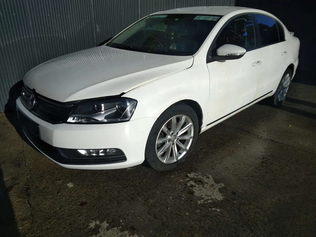 2015 VOLKSWAGEN PASSAT For Breaking/Dismantling - Image 1