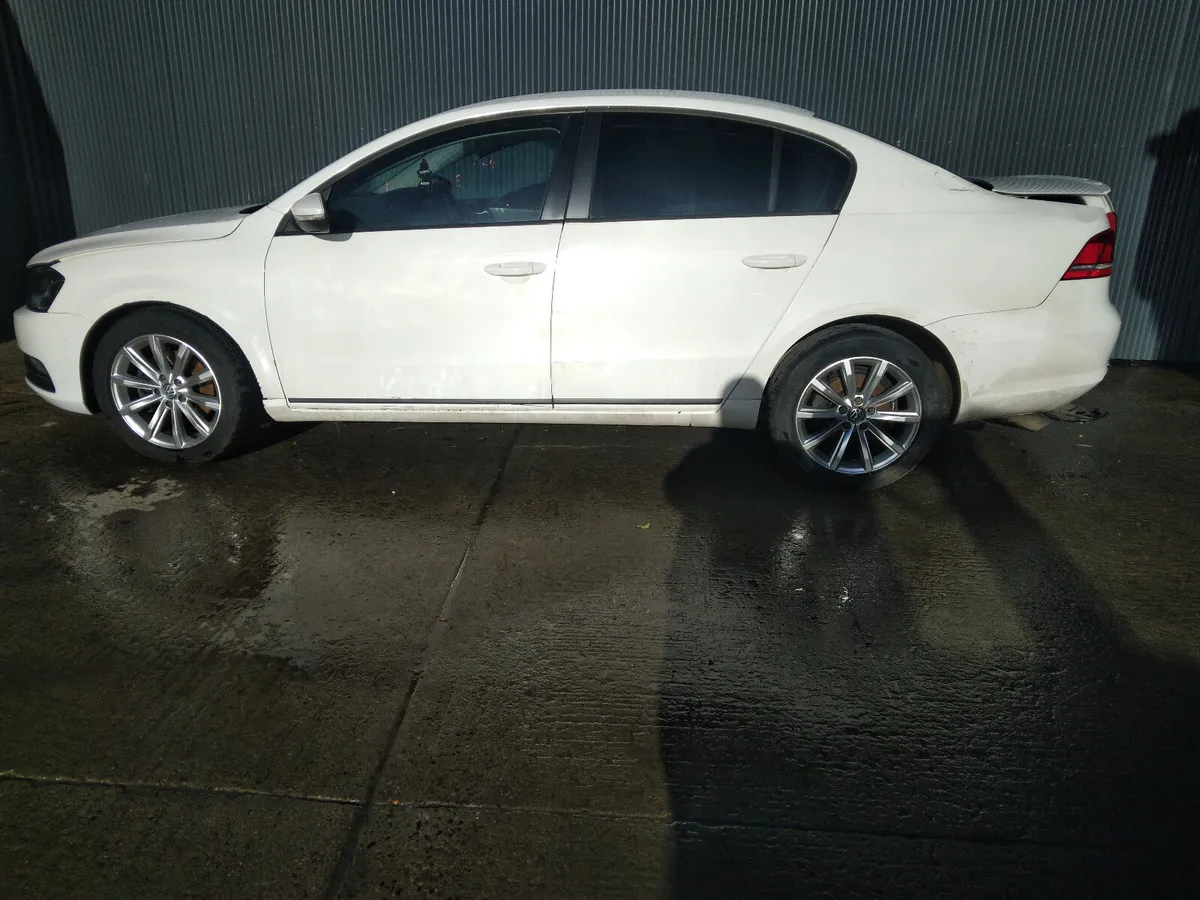 2015 VOLKSWAGEN PASSAT For Breaking/Dismantling - Image 2