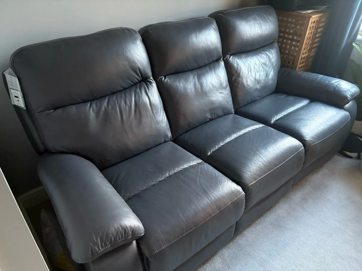 3 seater recliner - Image 1