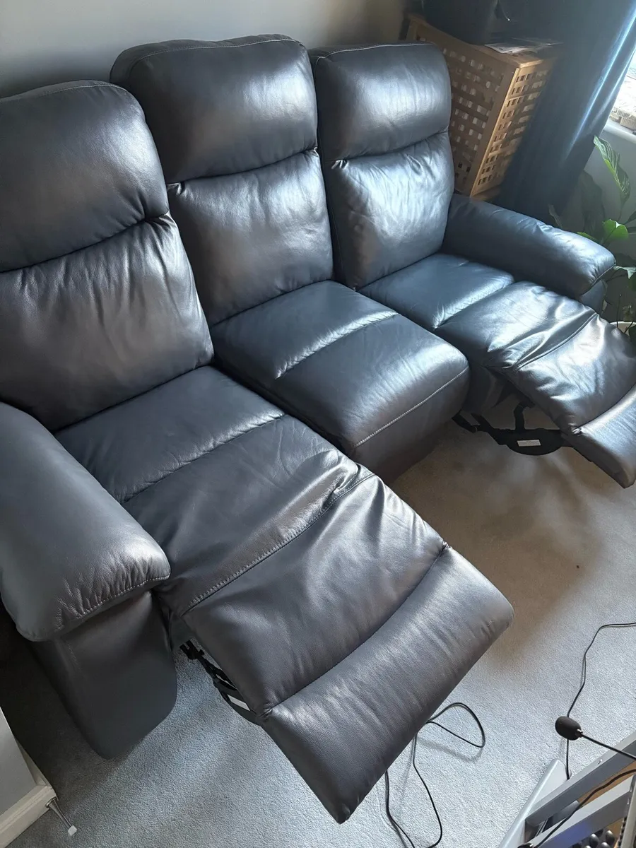 3 seater recliner - Image 2