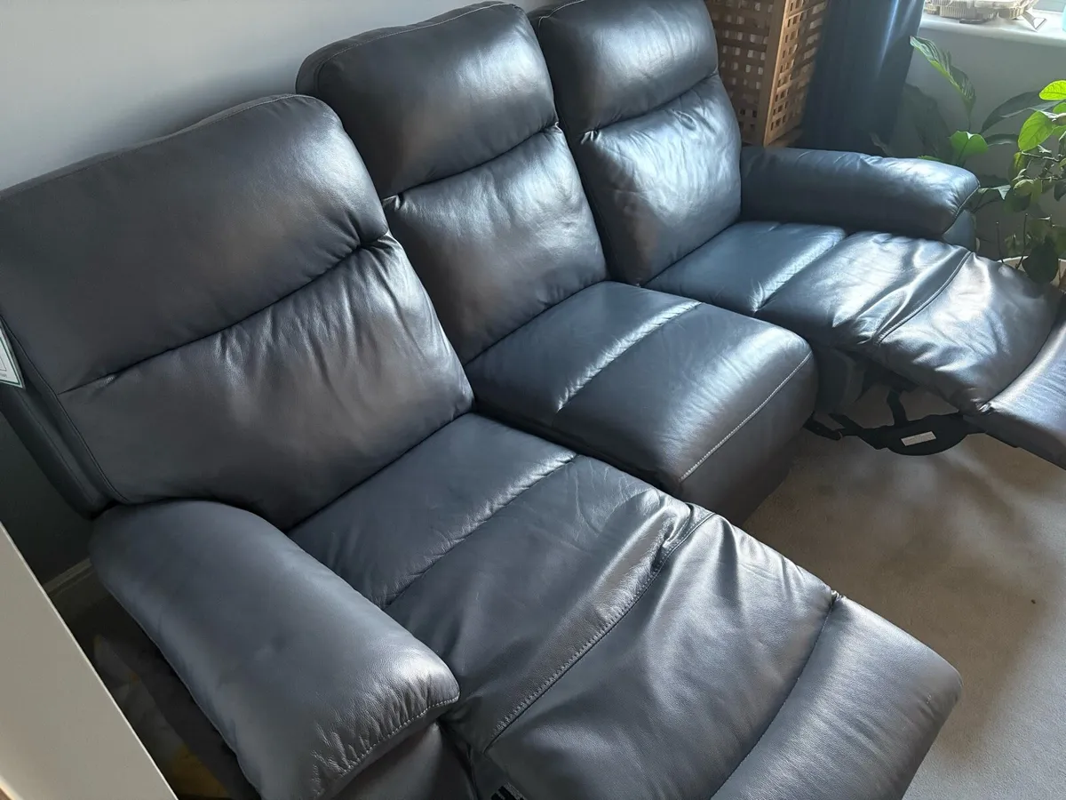 3 seater recliner - Image 3