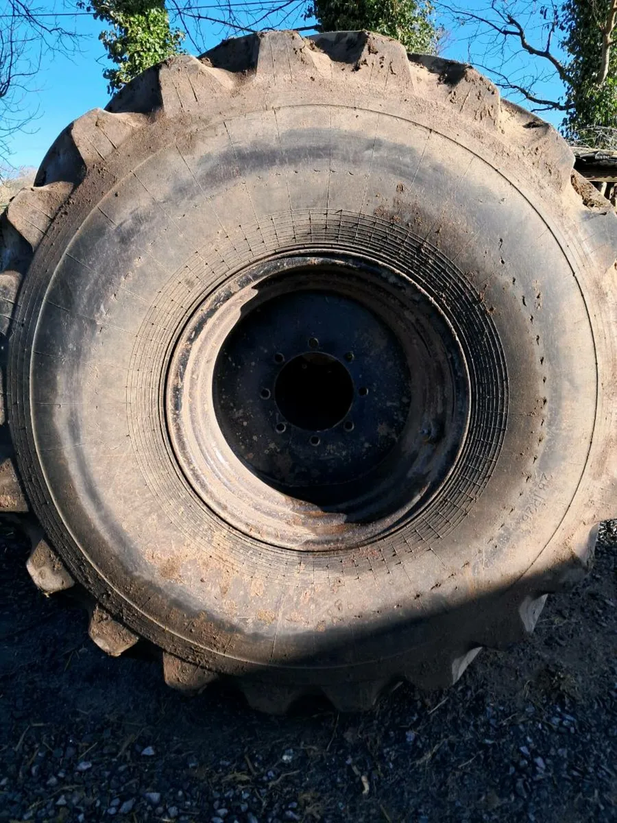 28.1 26 on 8 stud rims - Image 2