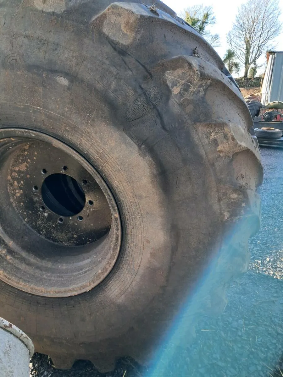 28.1 26 on 8 stud rims - Image 3