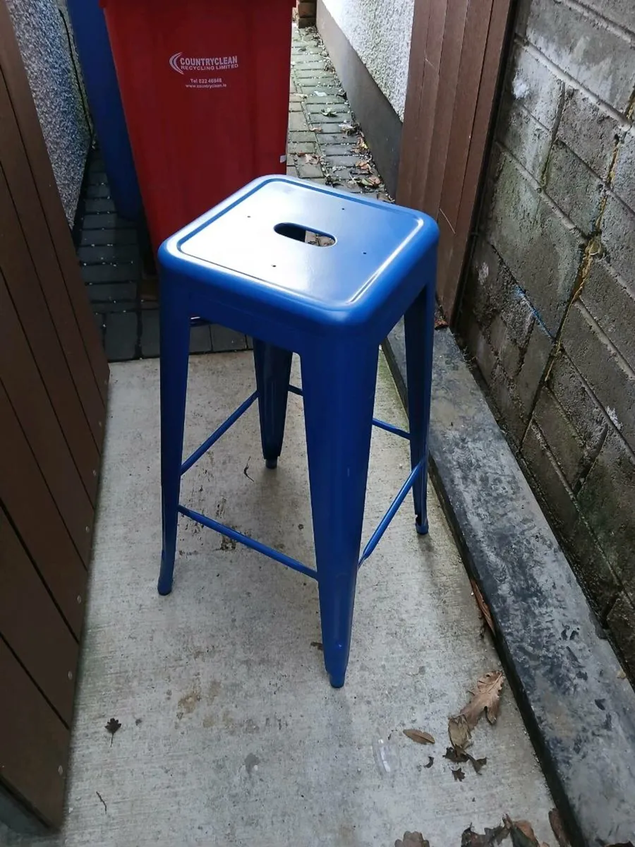 2 metal Stools left 35 euro each - Image 2