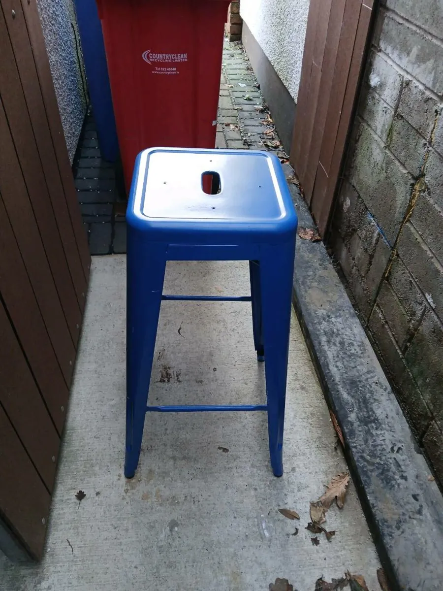2 metal Stools left 35 euro each - Image 3